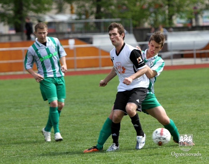 "Ogres SC/FK 33" pret FK "Tukums 2000/TSS"