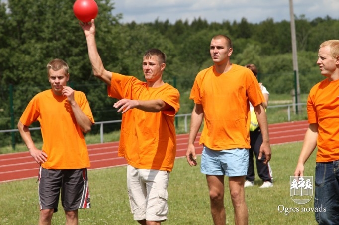 Ogrēnieši uzvar XII pašvaldību darbinieku sporta spēles