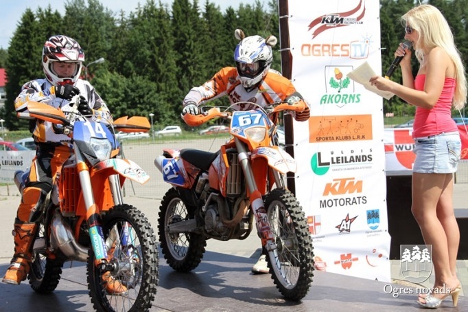 Ogres un Ikšķiles novadā sacenšas enduro braucēji