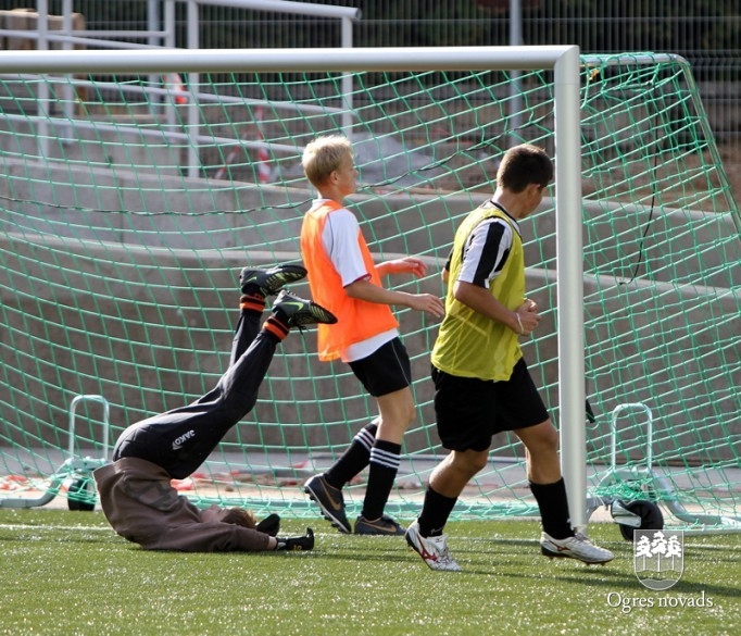 2011. gada 8. - 9. klašu futbola turnīrā uzvar Ogres Valsts ģimnāzija