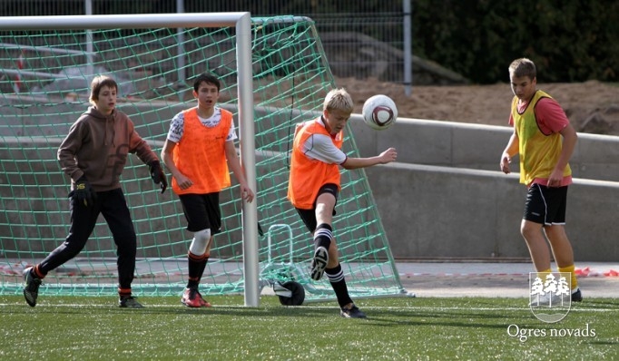 2011. gada 8. - 9. klašu futbola turnīrā uzvar Ogres Valsts ģimnāzija