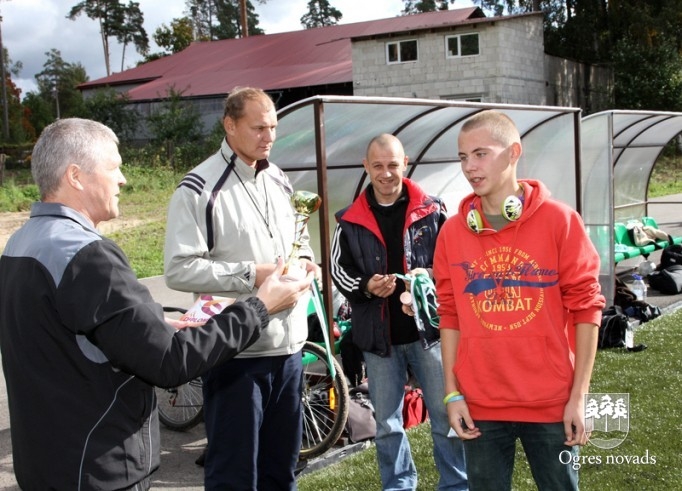 2011. gada 8. - 9. klašu futbola turnīrā uzvar Ogres Valsts ģimnāzija