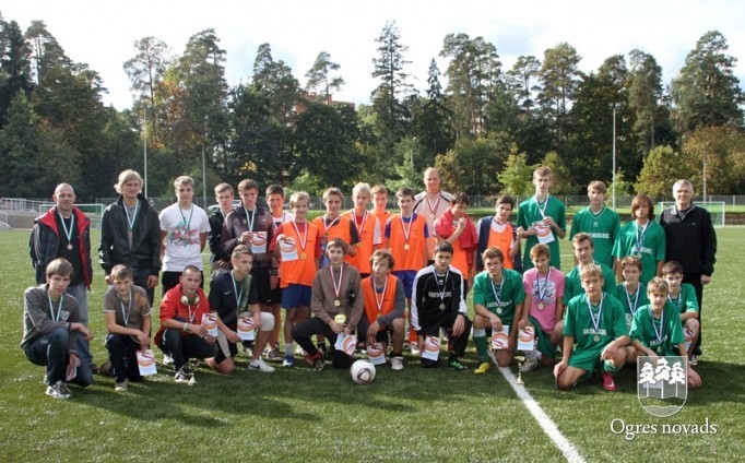 2011. gada 8. - 9. klašu futbola turnīrā uzvar Ogres Valsts ģimnāzija