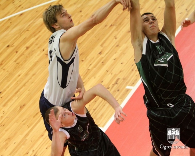 "Ogres BS" basketbolistiem divas uzvaras un zaudējums