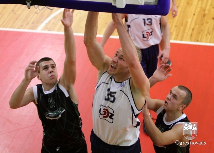 "Ogres BS" basketbolistiem divas uzvaras un zaudējums