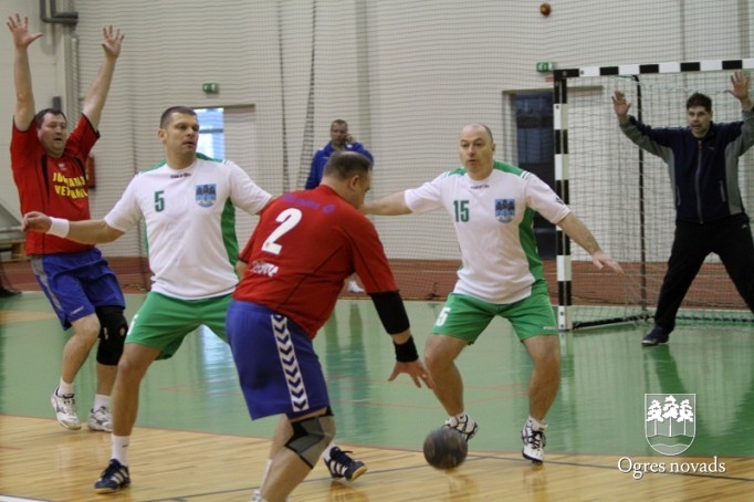 Ogres handbola senioriem trīs uzvaras un 2.vieta