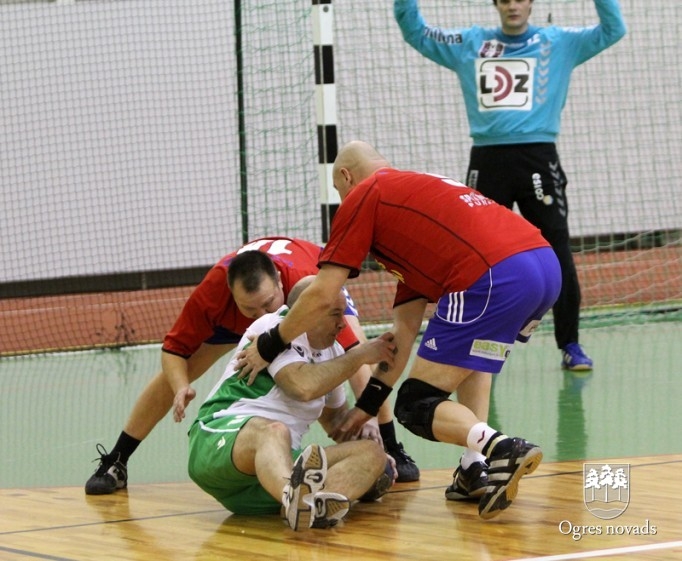 Ogres handbola senioriem trīs uzvaras un 2.vieta