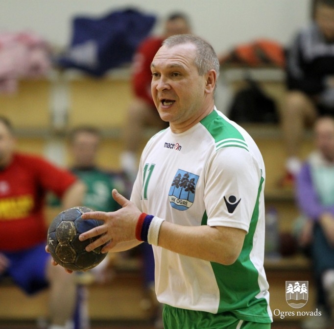 Ogres handbola senioriem trīs uzvaras un 2.vieta