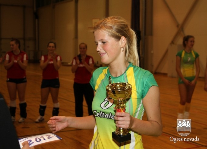 Suntažnieces izcīna Ogres kausu volejbolā