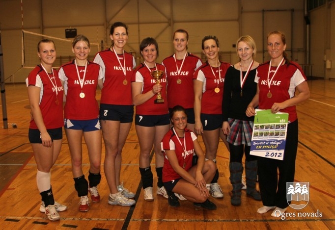 Suntažnieces izcīna Ogres kausu volejbolā