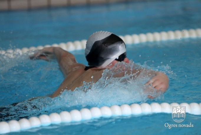 Aizvadīts Ogres novada čempionāts peldēšanā