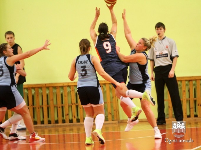 "Ogres" basketbolistēm viena uzvara piecās spēlēs