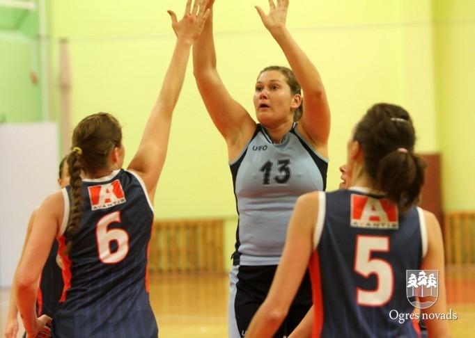 "Ogres" basketbolistēm viena uzvara piecās spēlēs