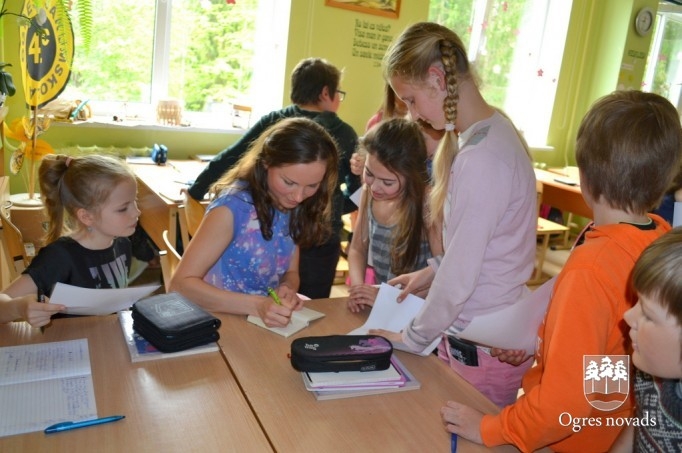 Ogres sākumskola radio Pieci.lv dzīvajā ēterā