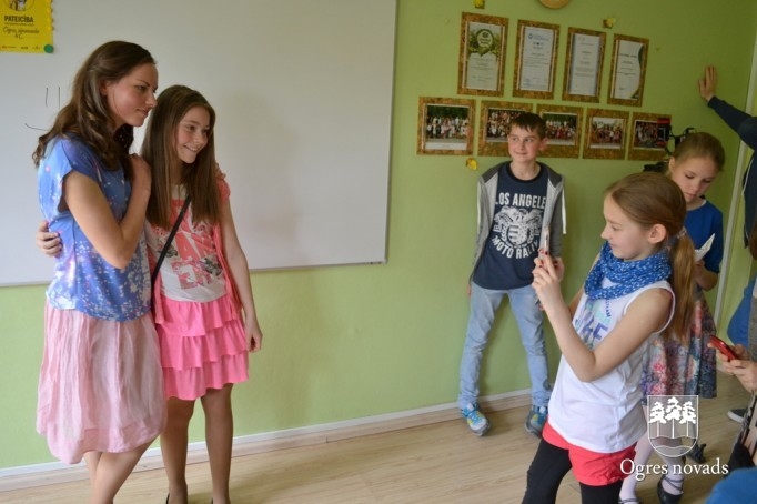 Ogres sākumskola radio Pieci.lv dzīvajā ēterā