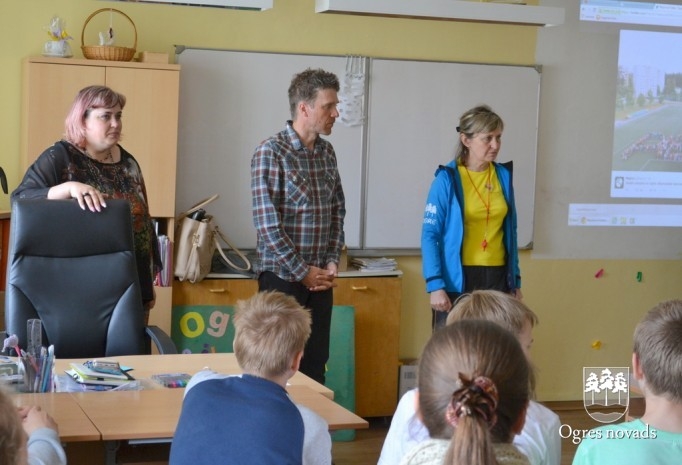 Ogres sākumskola radio Pieci.lv dzīvajā ēterā