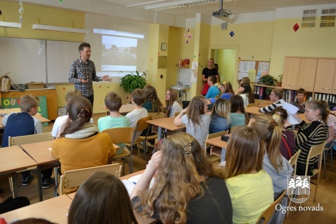 Ogres sākumskola radio Pieci.lv dzīvajā ēterā