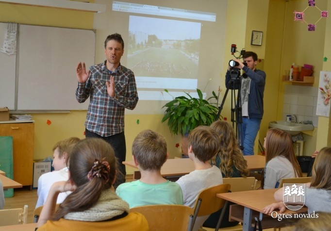 Ogres sākumskola radio Pieci.lv dzīvajā ēterā