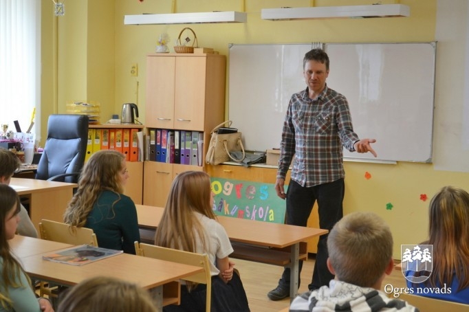 Ogres sākumskola radio Pieci.lv dzīvajā ēterā
