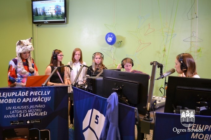 Ogres sākumskola radio Pieci.lv dzīvajā ēterā