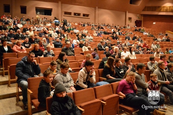 Tikšanās ar hokejistu Sandi Ozoliņu