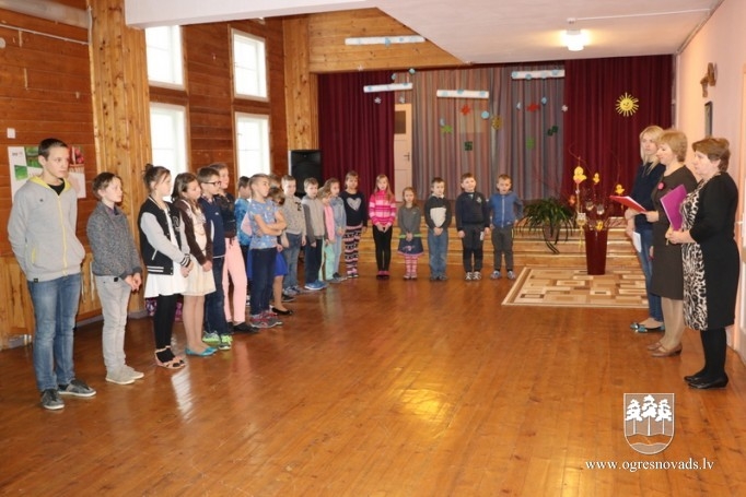 Bērni Mazozolos gatavojas skatuves runas konkursam