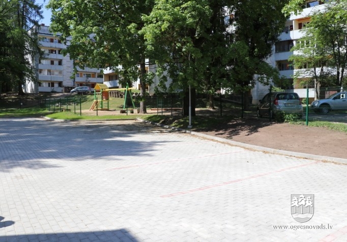 Pašvaldības vadība apseko būvobjektus Ogrē