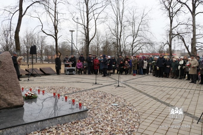 Ogrē piemin represiju upurus