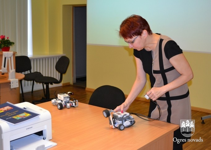 Kolēģi iepazīstas ar atbalsta personāla darba pieredzi Ogres 1.vidusskolā