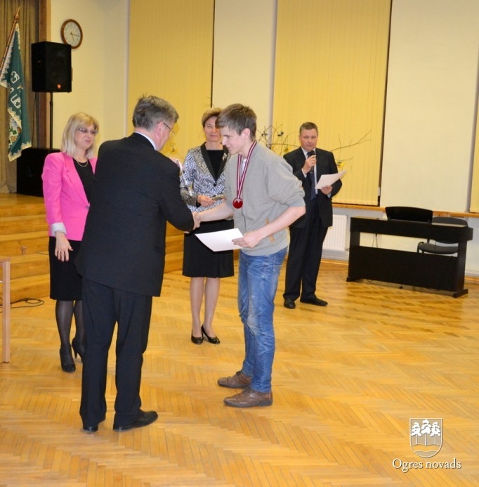 Izglītības un zinātnes ministre apbalvo informātikas valsts olimpiādes uzvarētājus