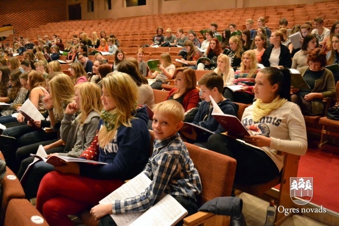 Skolēni gatavojas XI Latvijas Skolu jaunatnes dziesmu un deju svētkiem