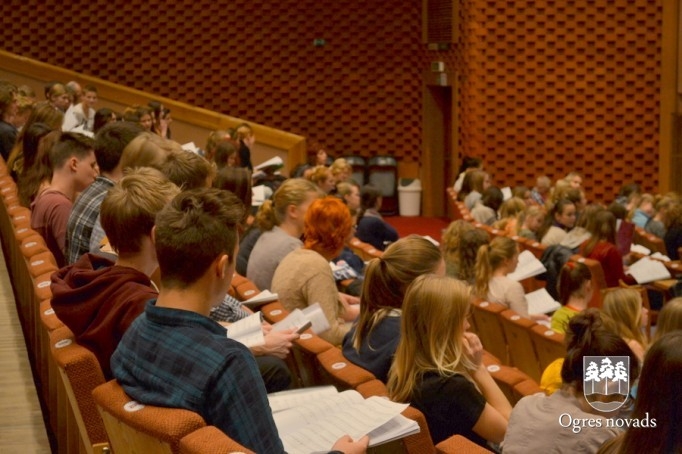 Skolēni gatavojas XI Latvijas Skolu jaunatnes dziesmu un deju svētkiem