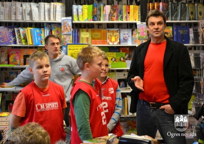 Grāmatnīcā tiekas ar basketbolistu, treneri Igoru Migliniek
