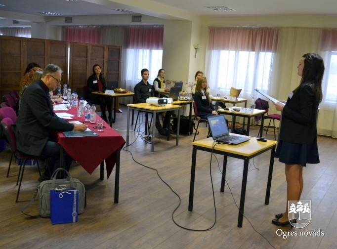 Ogrē jaunieši sacenšas Latvijas mēroga tūrisma konkursā