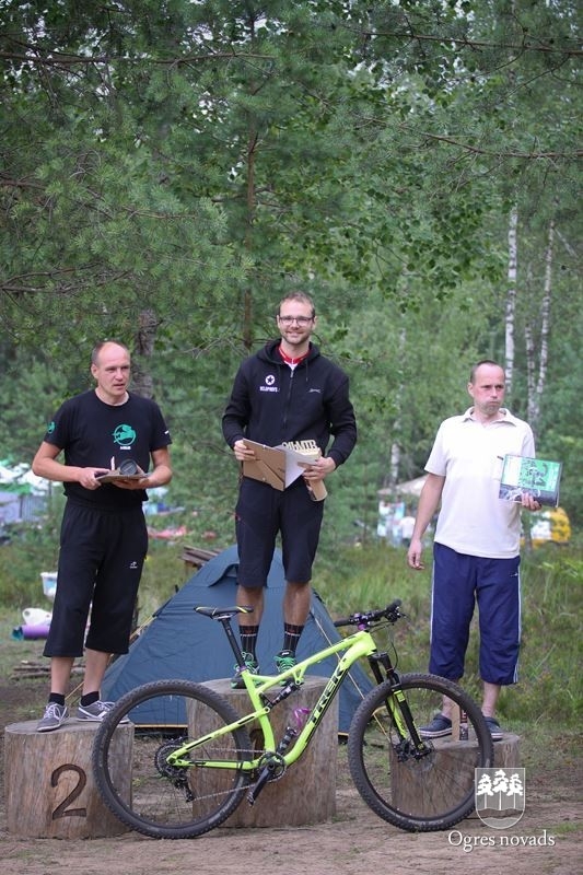 24 un 12 stundu kalnu divriteņu sacensības