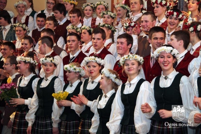 Junioru deju kolektīvu sadancis „Lecam pa vecam, lecam pa jaunam”