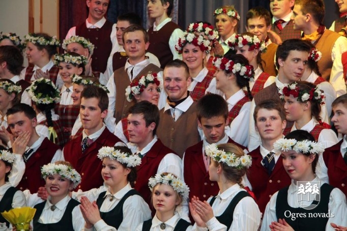 Junioru deju kolektīvu sadancis „Lecam pa vecam, lecam pa jaunam”