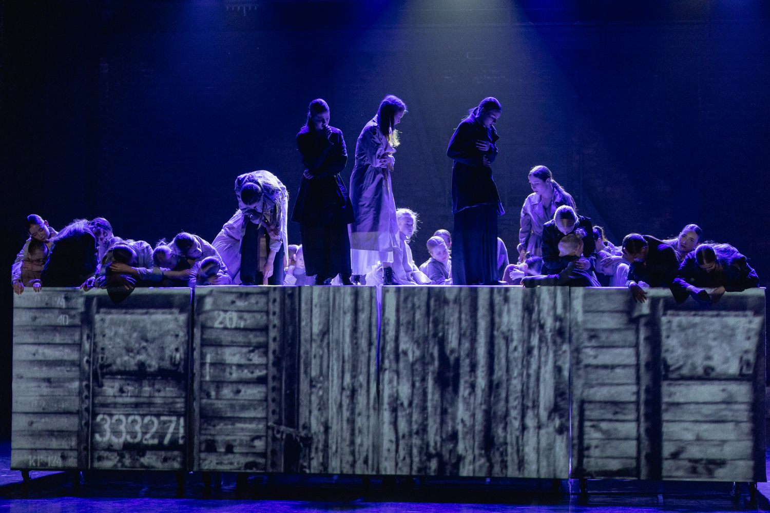 4. Laikmetīgās dejas izrāde “Ardievu režīmi”