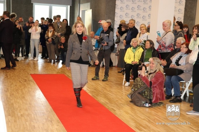 Laika apstākļi svētku prieku Ogrē nemazināja