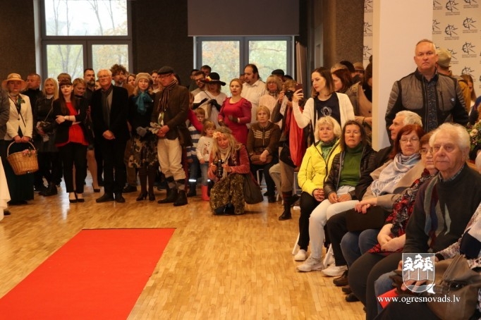 Laika apstākļi svētku prieku Ogrē nemazināja
