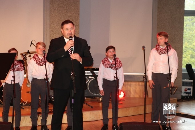 Laika apstākļi svētku prieku Ogrē nemazināja