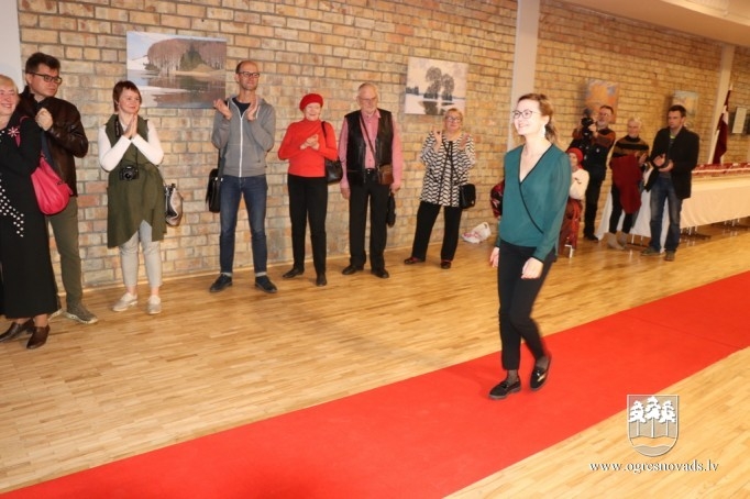 Laika apstākļi svētku prieku Ogrē nemazināja