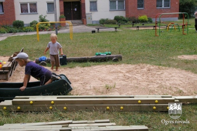 Pagalma cirks Bērzu alejā 8 un 8a