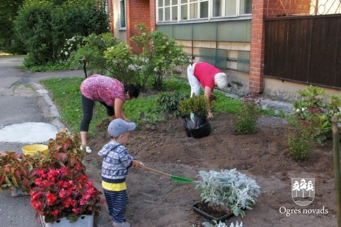 Ogres Valsts ģimnāzijas skolēni ar interesi piedalās Frankofonijas dienās