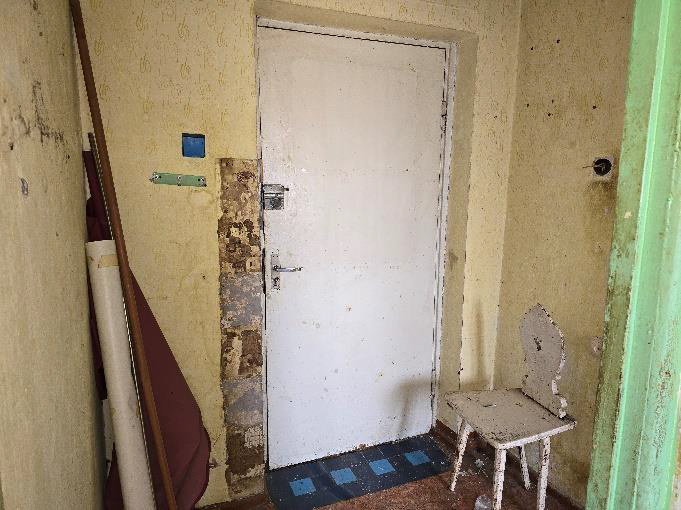 Nekustamā īpašuma, Mālkalnes prospekts 15 - 54, Ogre, Ogres nov, atsavināšanas izsole. Ieejas durvis no iekšpuses
