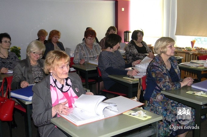 Novada skolu direktoru vietnieki tiekas Suntažos (foto: Andris Linde un Dita Barkāne)