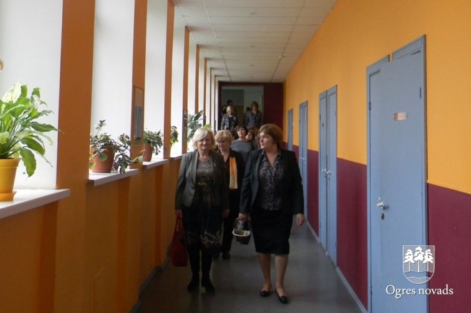 Novada skolu direktoru vietnieki tiekas Suntažos (foto: Andris Linde un Dita Barkāne)