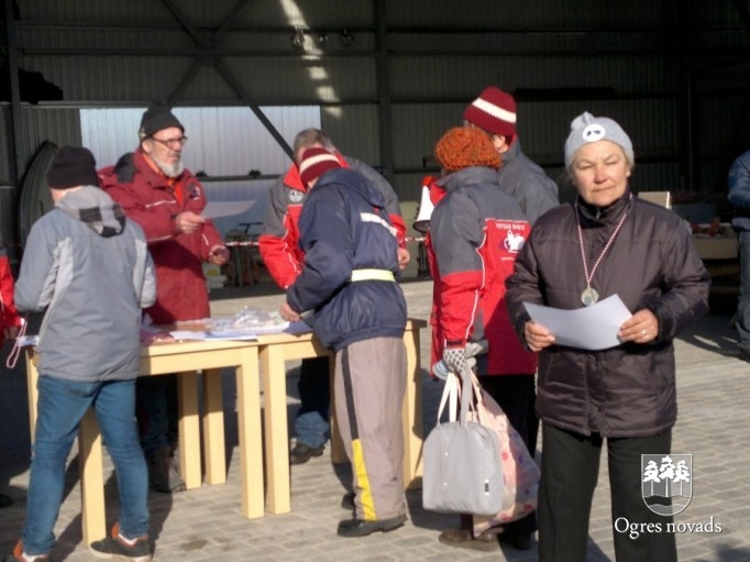 Ogres roņiem sešas medaļas Latvijas čempionātā ziemas peldēšanā
