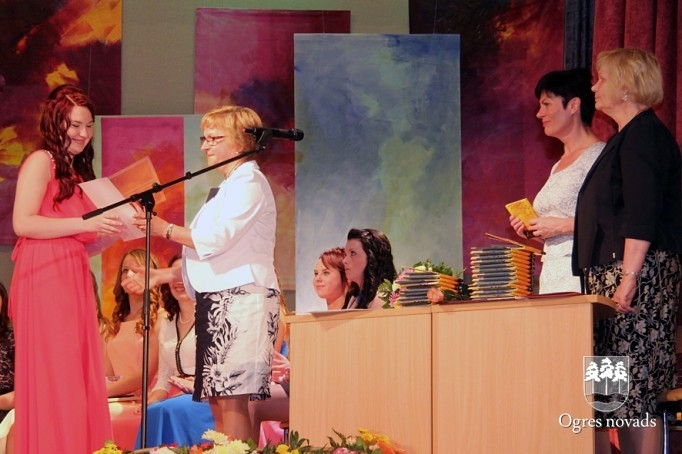 Suntažu vidusskolas 9. klases izlaiduma svinības „Dzīve kā teātris…”