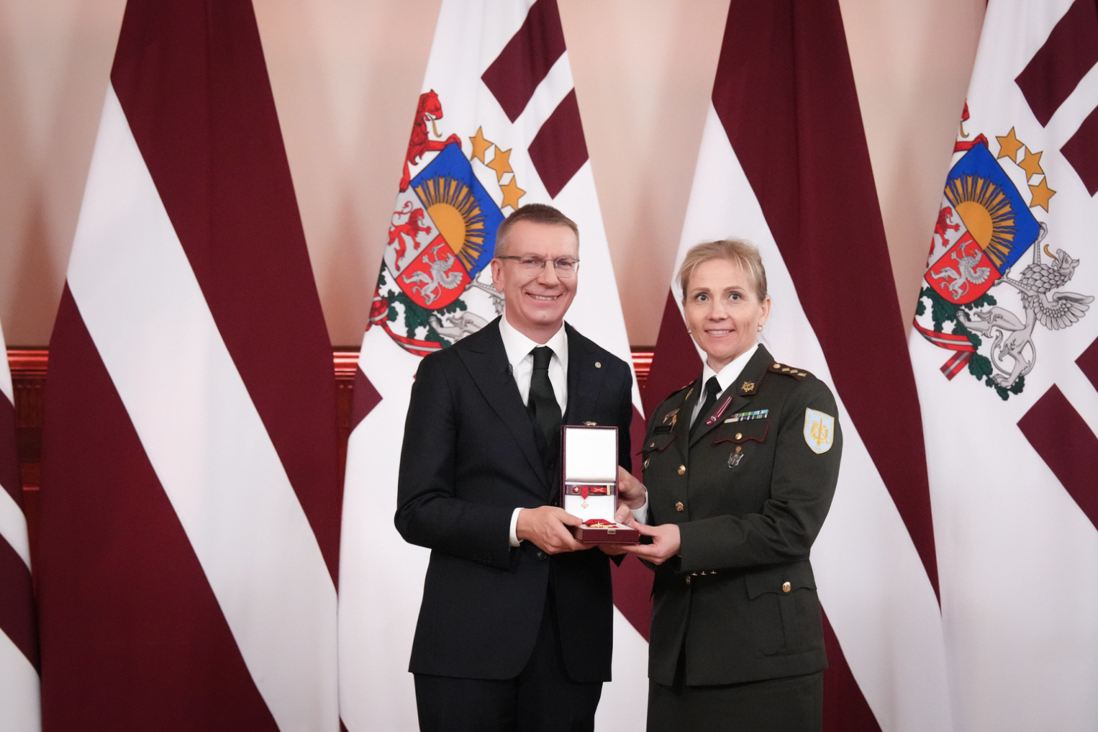 Latvijas Republikas proklamēšanas 107. gadadienā, 18. novembrī, Rīgas pilī notika valsts augstāko apbalvojumu – Triju Zvaigžņu ordeņa, Viestura ordeņa un Atzinības krusta – pasniegšanas svinīgā ceremonija, kuras laikā tika godināti arī vairāki Ogres novada iedzīvotāji. Antoņina Bļodone